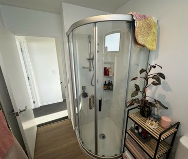 A stylish and sunny townhouse! - Photo 4