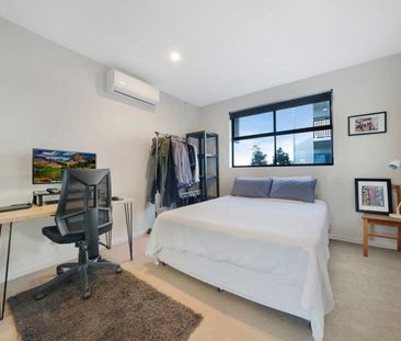 Stunning Two-Bedroom Apartment With Park View - Photo 6