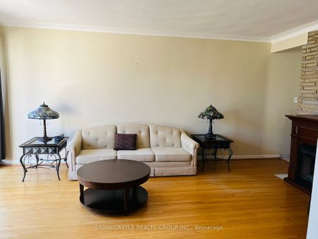 Detached Home For Lease | W8111098 - Photo 4