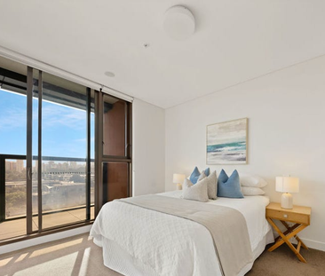 Fully Furnished 2-Bed Apartment with Panoramic City Views on Level 10 - Photo 2