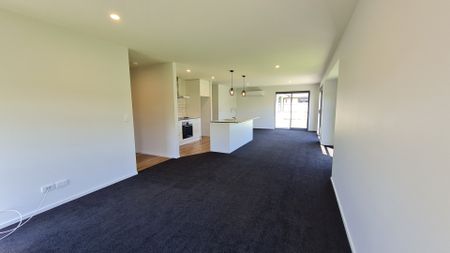 68 Oaks Drive, Lincoln - Photo 2