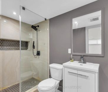 61 SUNDIAL CRESCENT - Photo 3