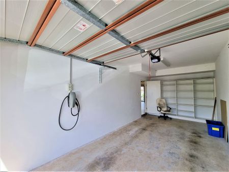 Stylish and Timeless Four Bedrooms Duplex - Photo 2