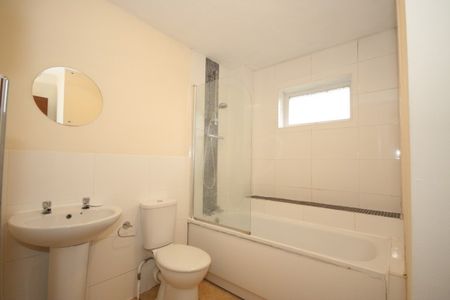 Hawkswell Walk, Woking - Photo 4