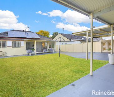 Neat Living in Central Location + Water included - Photo 2