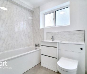 3 bedroom flat to rent - Photo 3