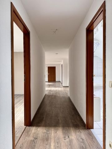 Haan Zentrum - Fußgängerzone! Großzügige Dachgeschosswohnung mit 2,5 Zimmern! - Photo 3