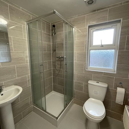 Room in a Shared House, High Road Leyton, E15 - Photo 4