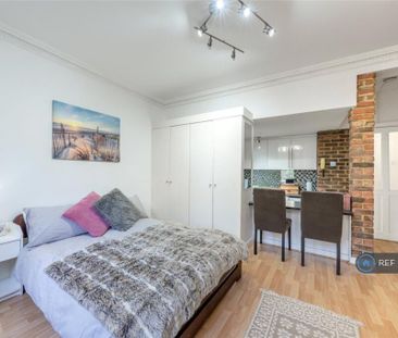 Studio to rent - Photo 5