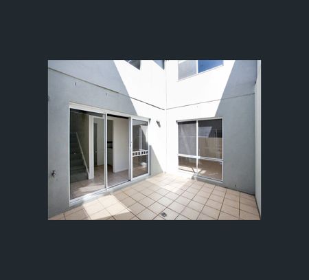 52 Central Park Avenue, Maribyrnong, Vic 3032 - Photo 3