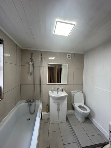 Central Cheltenham Houseshare Room 4 - Photo 5