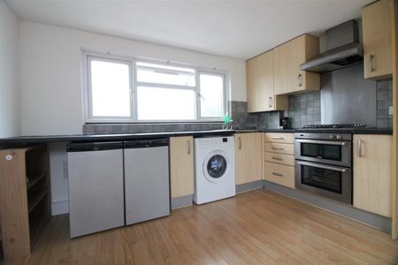 Kingsbridge Crescent, Southall - Photo 3
