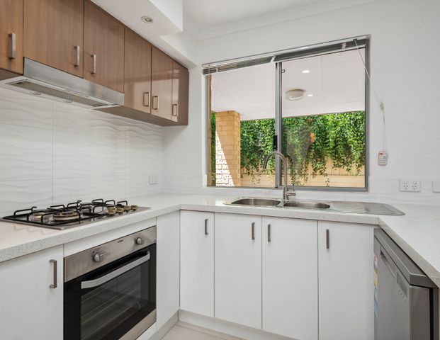 STUNNING 3x2 IN ARMADALE - Photo 1