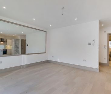 2 Bed Flat, Montpelier Road, W5 - Photo 1