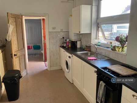 1 bedroom flat to rent - Photo 2
