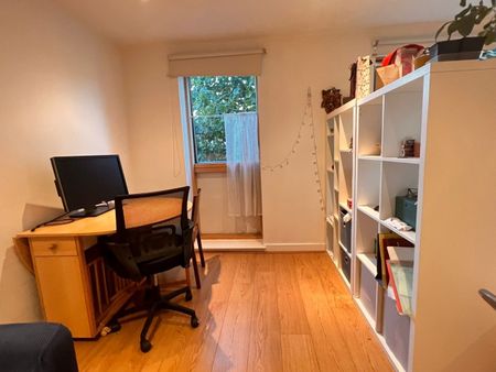 Studio Flat, Plough Lane, SW19 - Photo 2