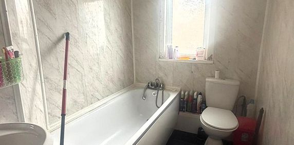 £875 PCM, Two Bedroom First Floor Flat in Chepstow Road, Maindee, Newport, NP19 8EL - Photo 2