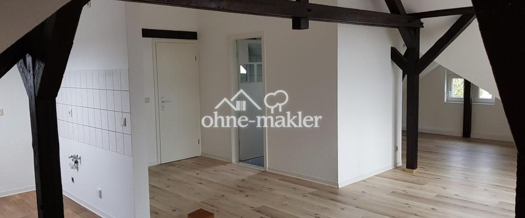 Helle schicke DG-Wohnung in ruhiger Lage nahe Einkaufszentrum - Foto 1