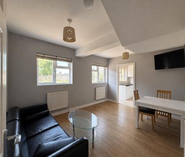 Mapleton Crescent, Enfield EN3, London - Photo 1
