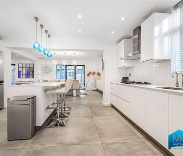 5 bedroom detached house to rent - Photo 3