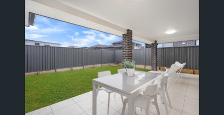 Modern Light Filled Family Home - Photo 3