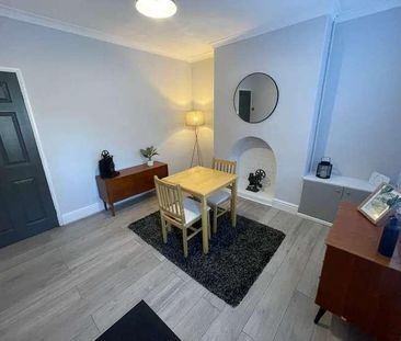Homely Bed Terraced House // Aug, LN5 - Photo 4