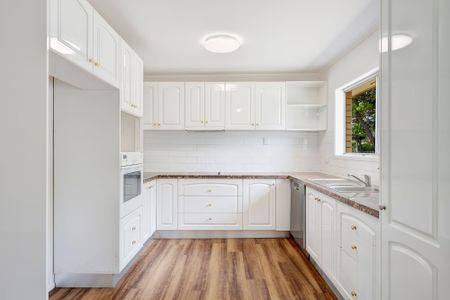 7 Glenlee Street, Arana Hills QLD 4054 - House For Rent | Domain - Photo 3