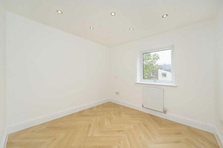 3 bedroom flat to rent - Photo 3