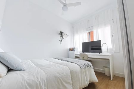 Carrer dels Alts Forns, Barcelona, Catalonia 08038 - Photo 3