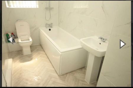 3 Bed Terraced House, Abbeydale Road, S7 - Photo 4