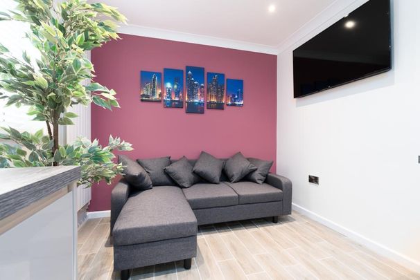 6 bedroom end of terrace house to rent - Photo 1