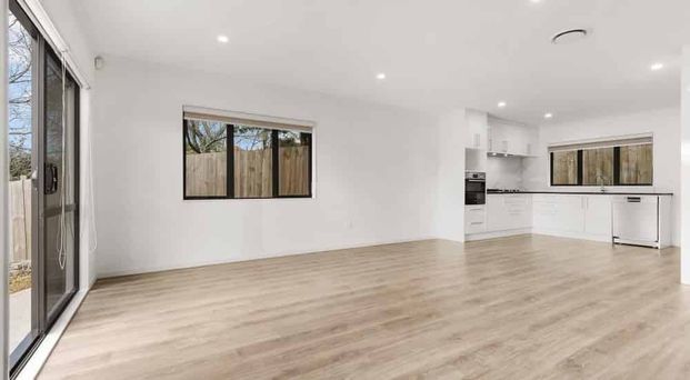 3 Bedroom 2.5 Bathroom Modern Home in Papatoetoe for RENT at $750pw - Photo 1