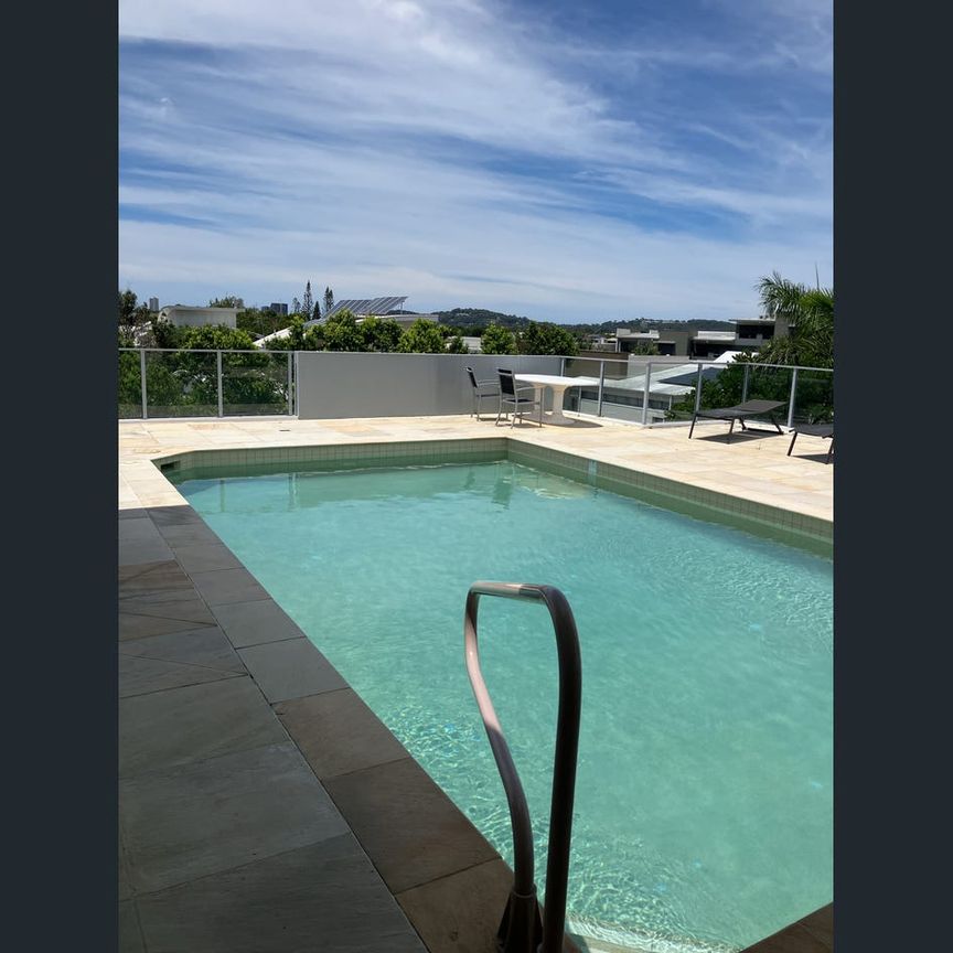 Modern Apartment in Prime Varsity Lakes Location - Photo 1