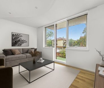 Light, bright living in an ideal locale - Photo 3