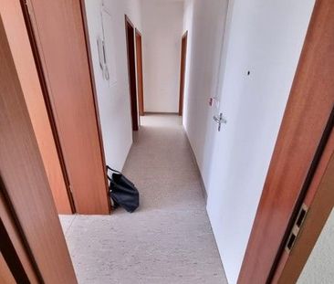 Großzügige Dachgeschosswohnung mit neuem Bad und modernem Vinylboden - Photo 2