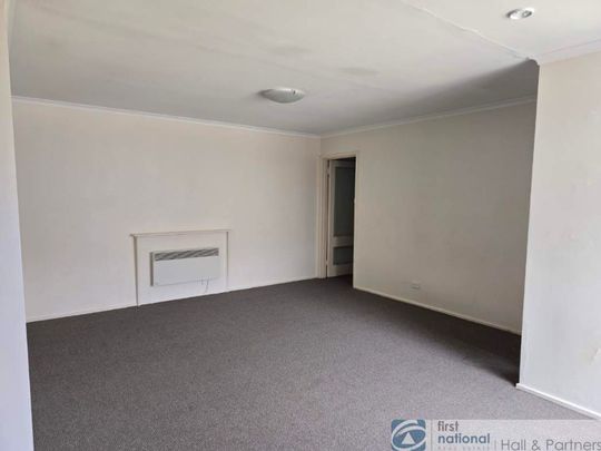 2 / 4 Third Avenue, Dandenong North - Photo 1