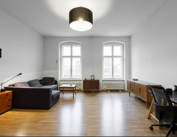 Spaciuos and sunny AltBau next to Admiral Brücke 6-7 monts - Photo 1