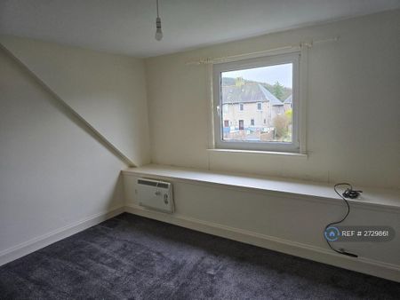 3 bedroom flat to rent - Photo 3