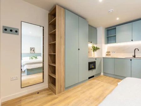 Silver Townhouse - Photo 3