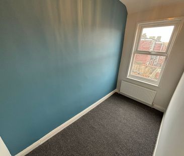2 bed Terraced - To Let - Photo 6