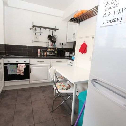Room in a Shared Flat, Stayners Road, E1 - Photo 1