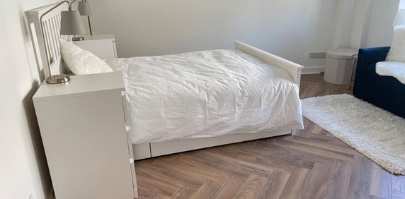 Studio Flat, Clifford's Inn, EC4A - Photo 2