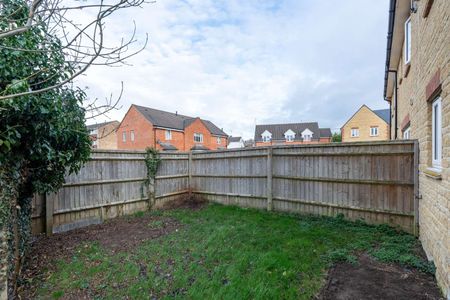 Mercer Gardens, Faringdon, Berkshire, SN7 - Photo 3