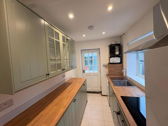 3 bedroom semi-detached house to rent - Photo 1