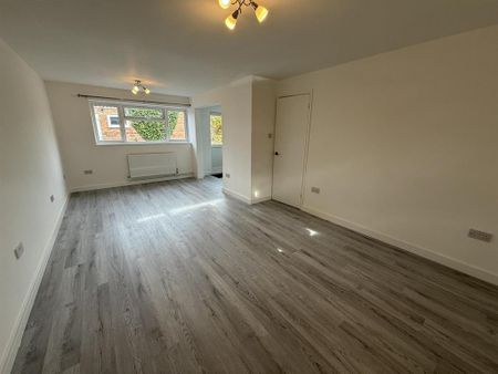 3 bedroom semi-detached house to rent - Photo 2