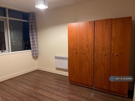 2 bedroom flat to rent - Photo 4