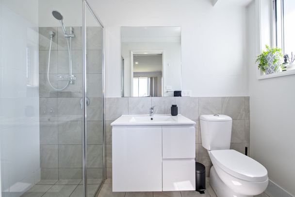 Modern Three Bedroom Duplex Close to Delroy shops - Photo 1