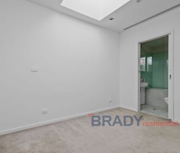 2405/25-33 Wills Street, Melbourne - Photo 1