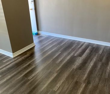 For Lease - 212 Lee Avenue, Whitby, Ontario - Photo 5