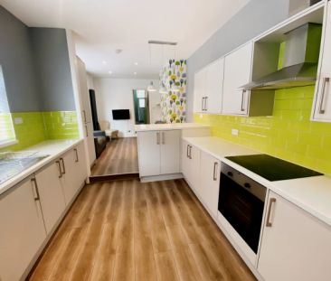 5 bed Room 4 - Photo 1